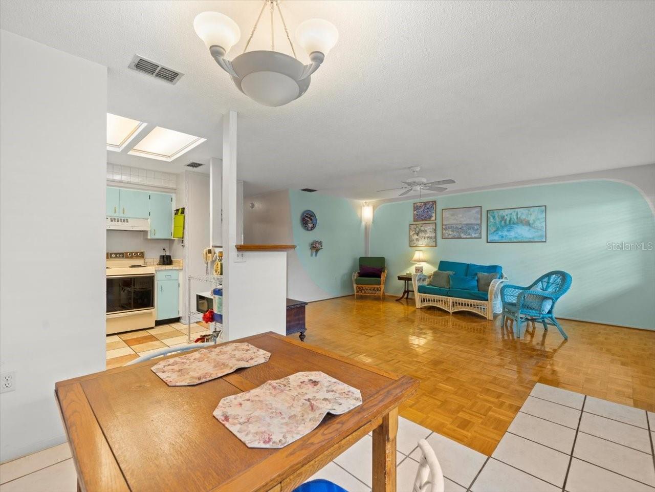 Image 8 of 31 For 2357 Walton Circle M6