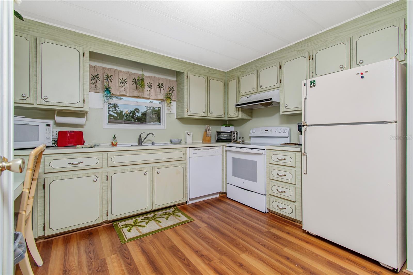 Image 4 of 44 For 664 Sugar Palm Street