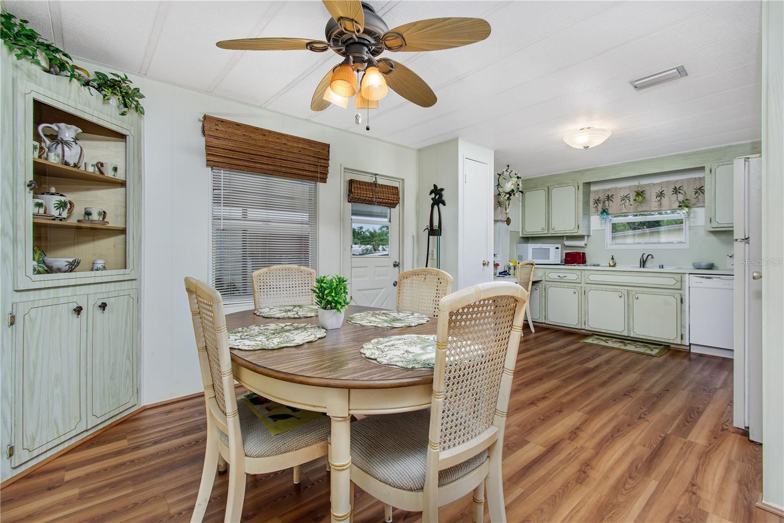 Image 7 of 44 For 664 Sugar Palm Street
