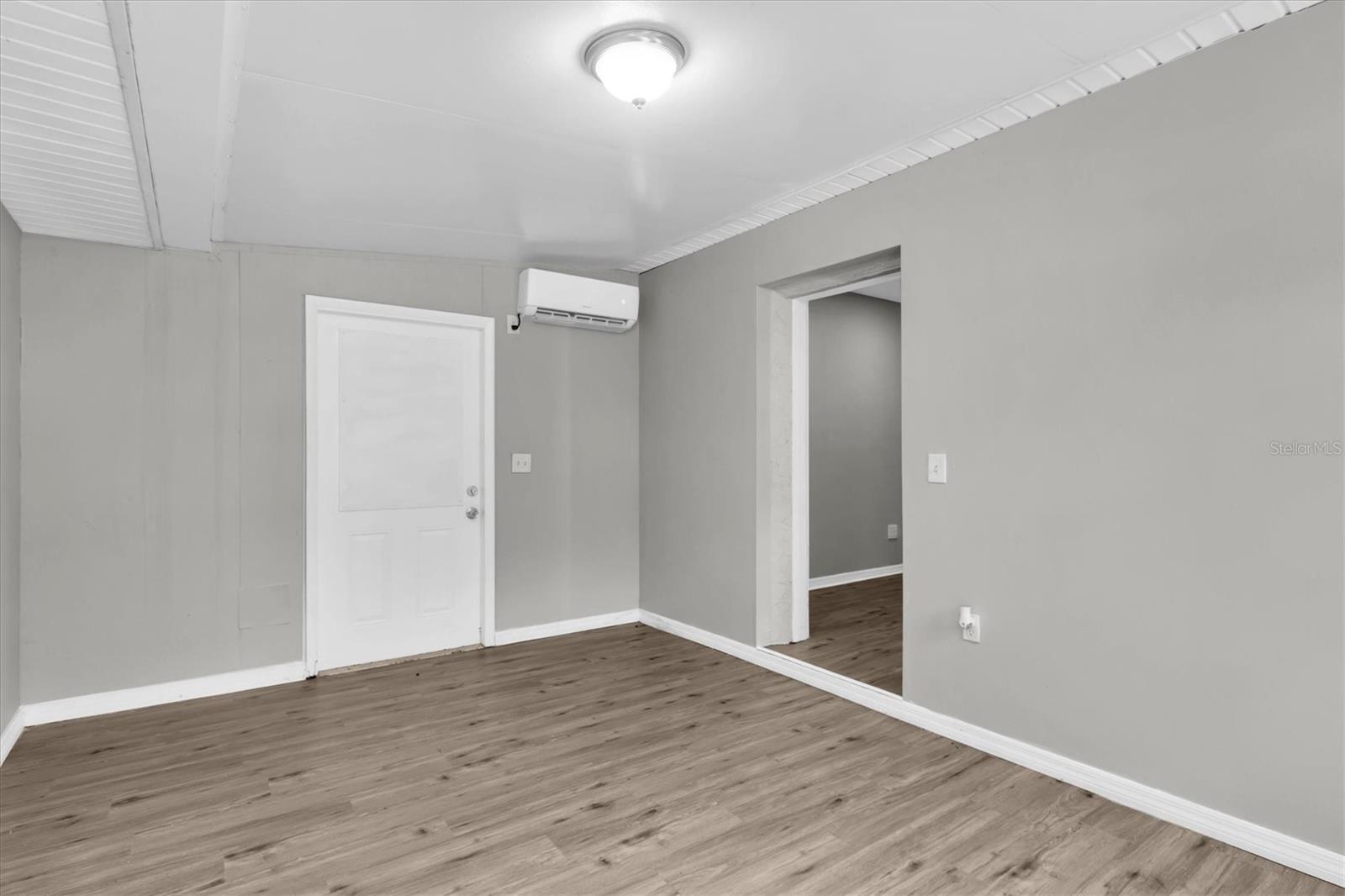 Image 31 of 58 For 271 Eastpoint Court