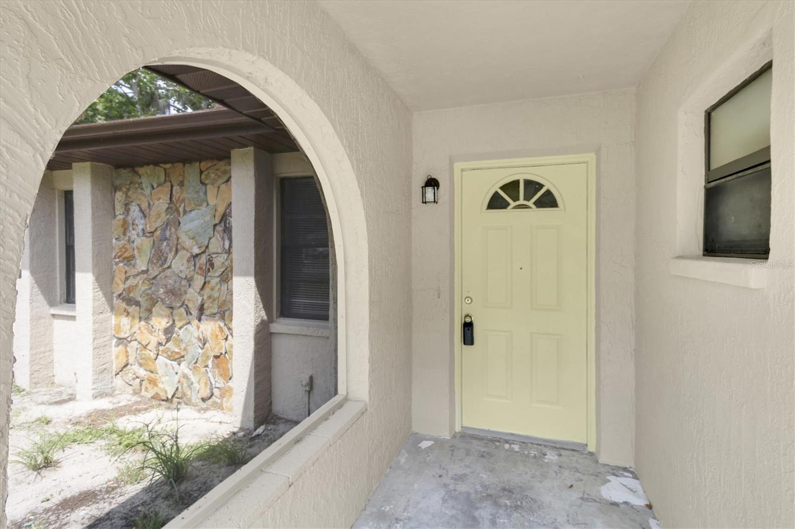 Image 34 of 58 For 271 Eastpoint Court