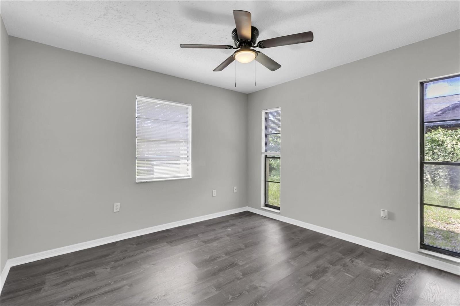 Image 37 of 58 For 271 Eastpoint Court