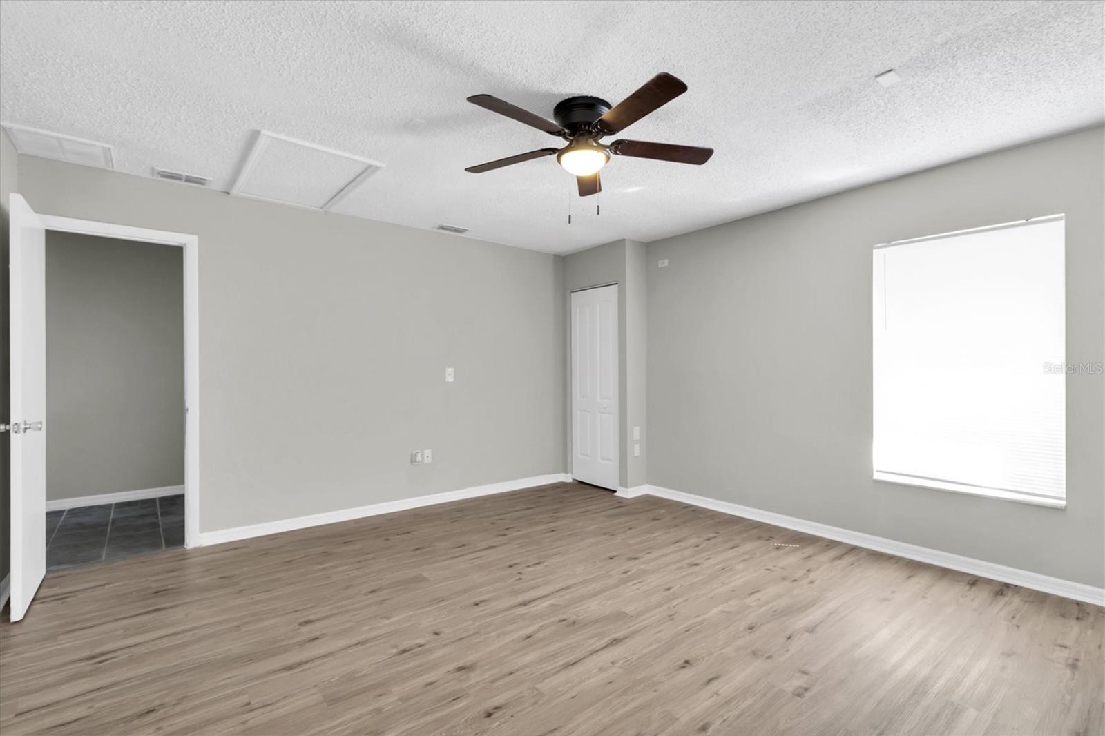 Image 43 of 58 For 271 Eastpoint Court