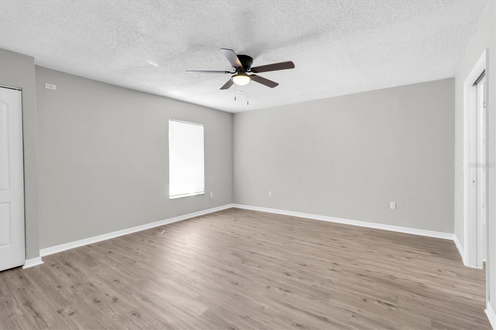 Image 44 of 58 For 271 Eastpoint Court