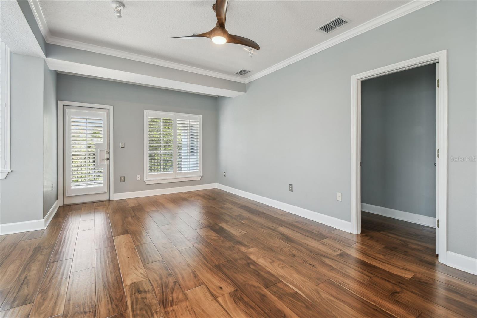 Listing photo id 11 for 435 Oregon Avenue 304