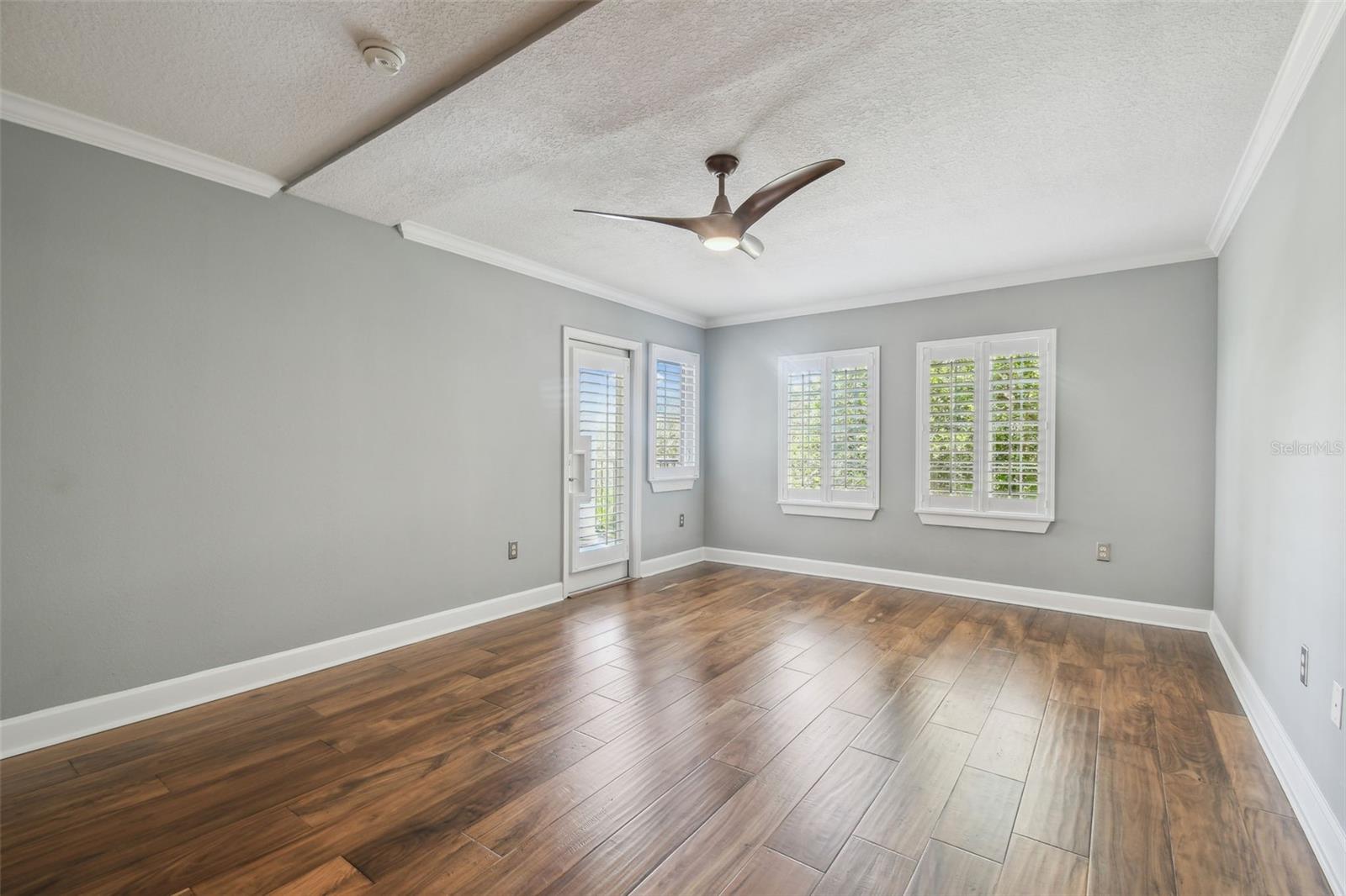 Listing photo id 15 for 435 Oregon Avenue 304