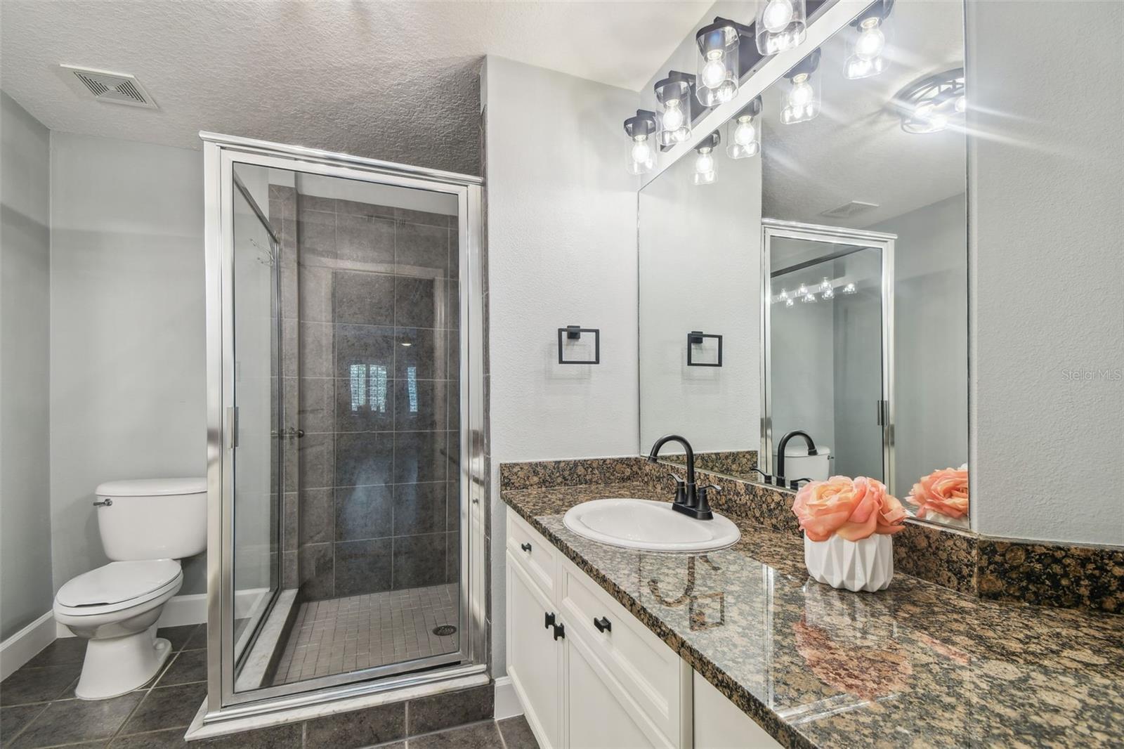 Listing photo id 16 for 435 Oregon Avenue 304