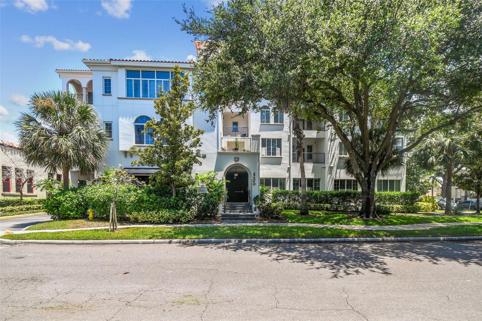 Listing photo id 0 for 435 Oregon Avenue 304