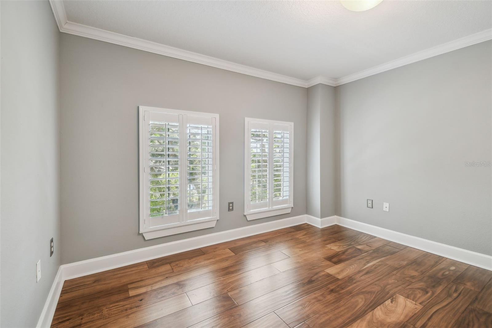Listing photo id 21 for 435 Oregon Avenue 304
