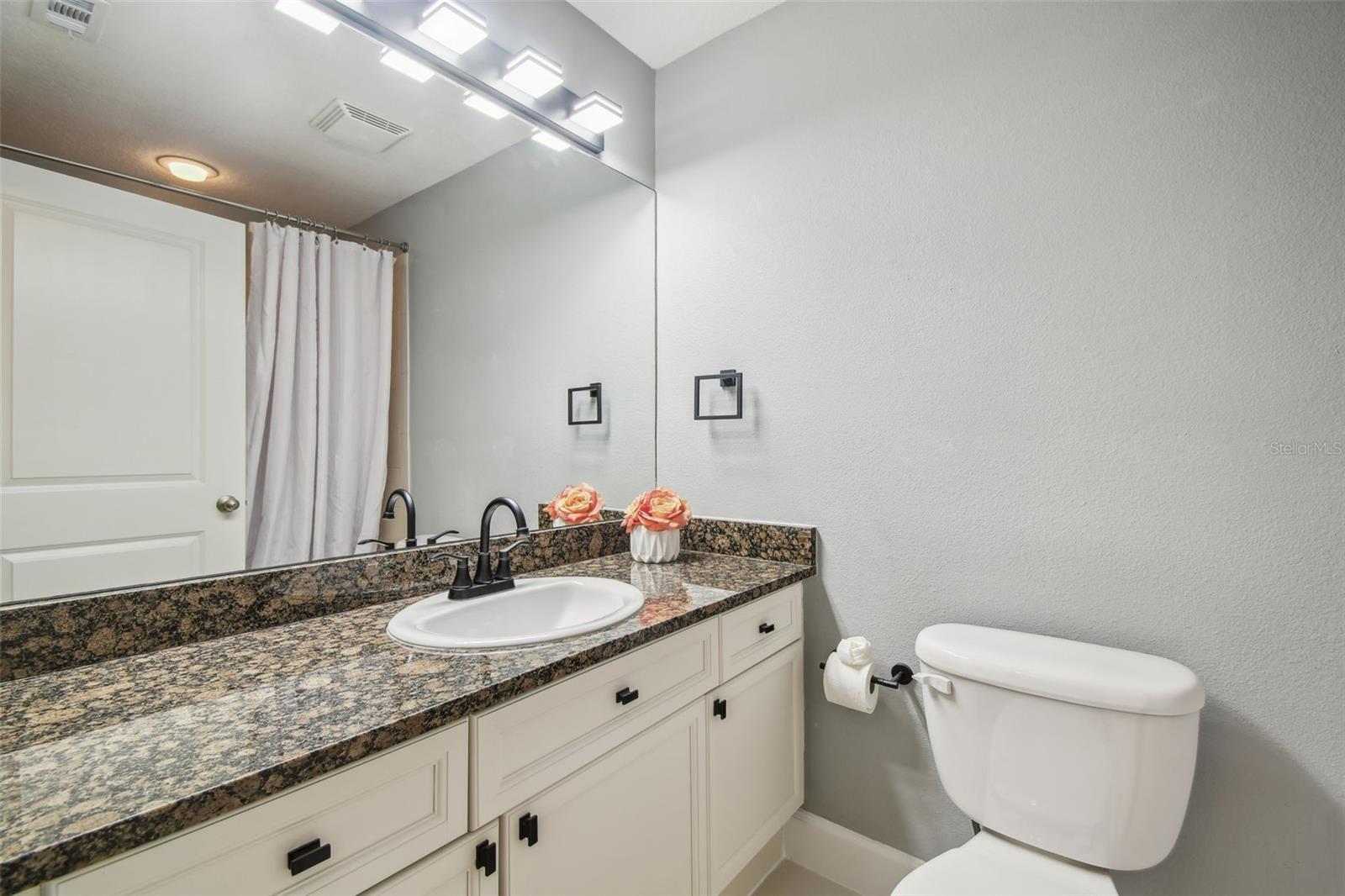 Listing photo id 24 for 435 Oregon Avenue 304