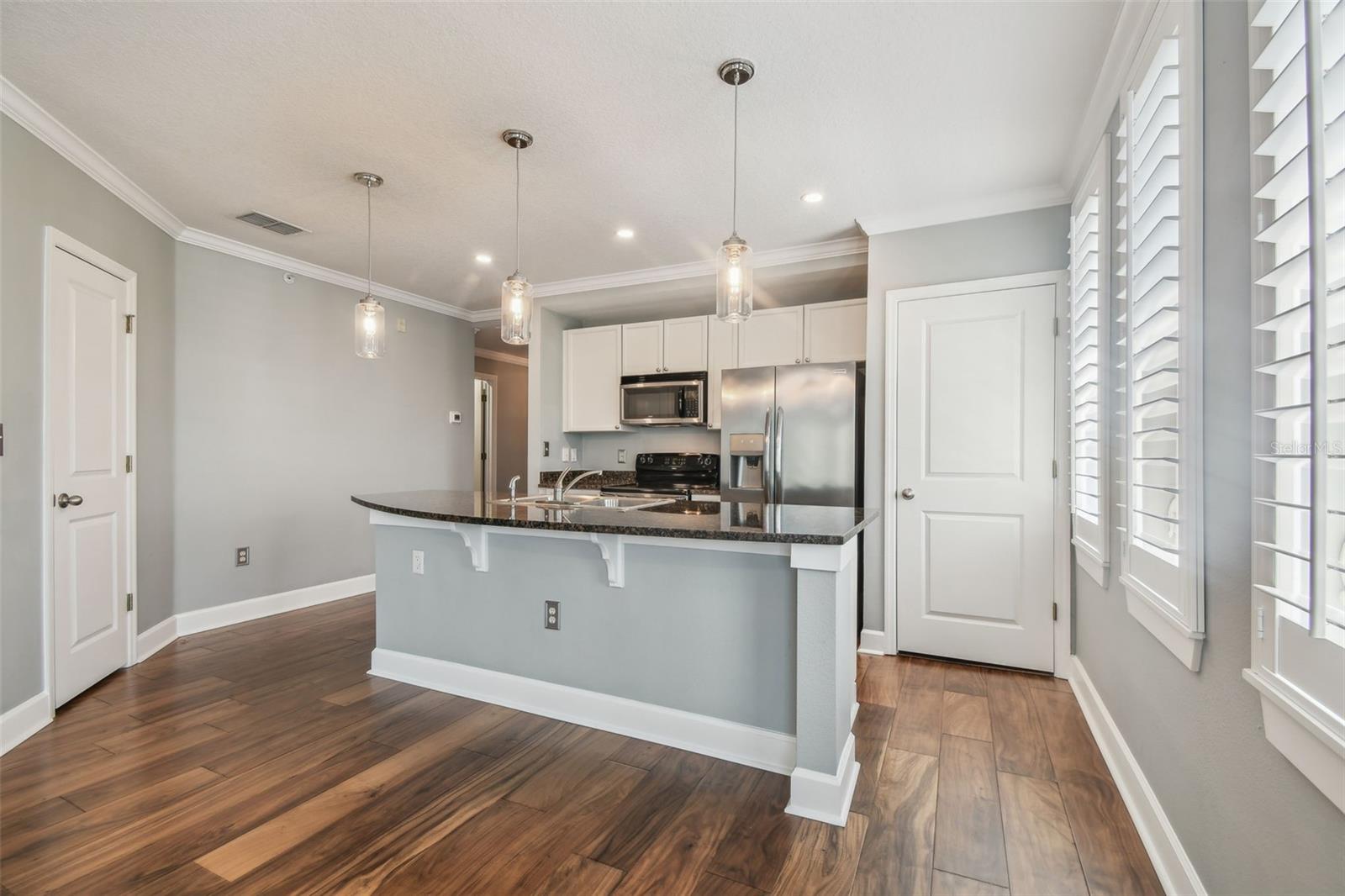 Listing photo id 3 for 435 Oregon Avenue 304