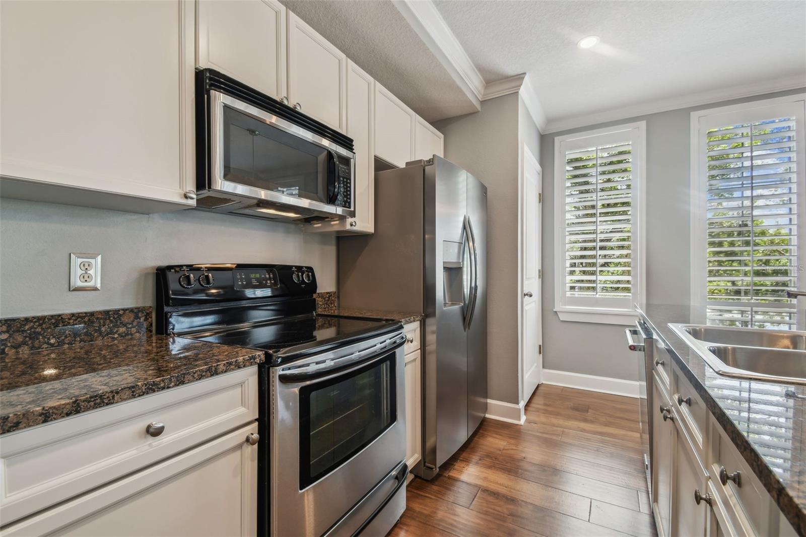 Listing photo id 4 for 435 Oregon Avenue 304