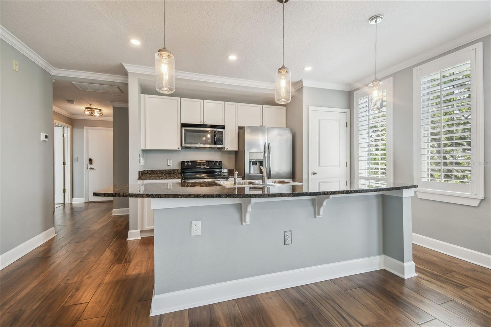Listing photo id 6 for 435 Oregon Avenue 304