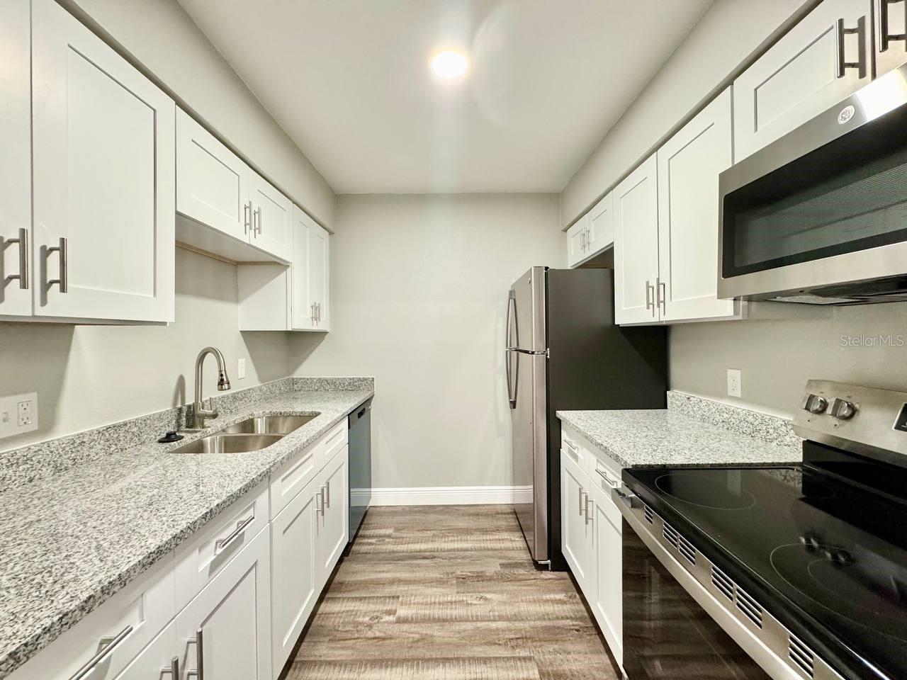 Listing photo id 7 for 9221 Tudor Drive A105