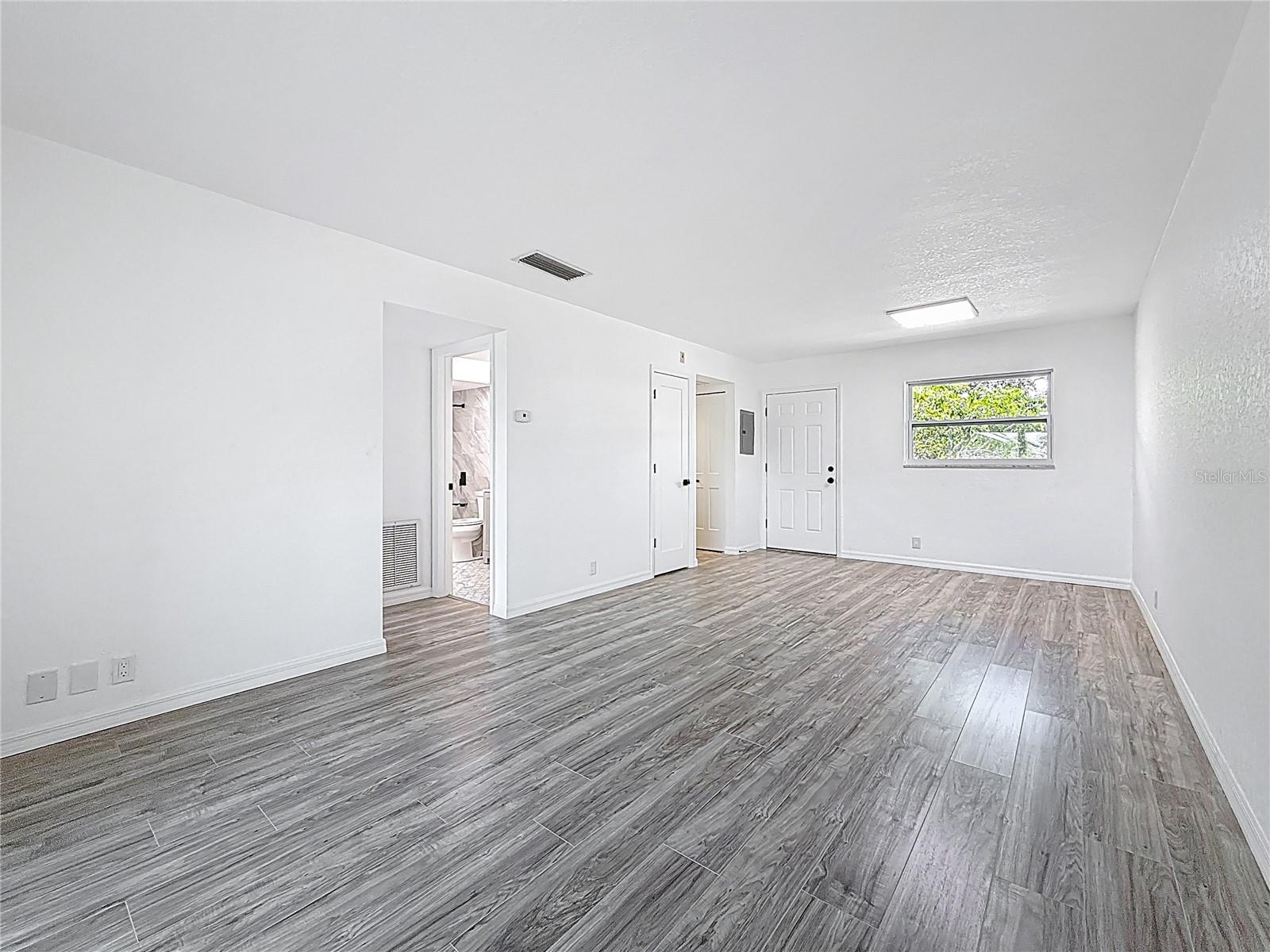 Image 15 of 26 For 1433 Belcher Road B11