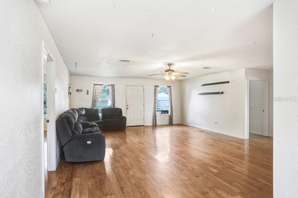 Image 5 of 26 For 7841 Royal Stewart Drive