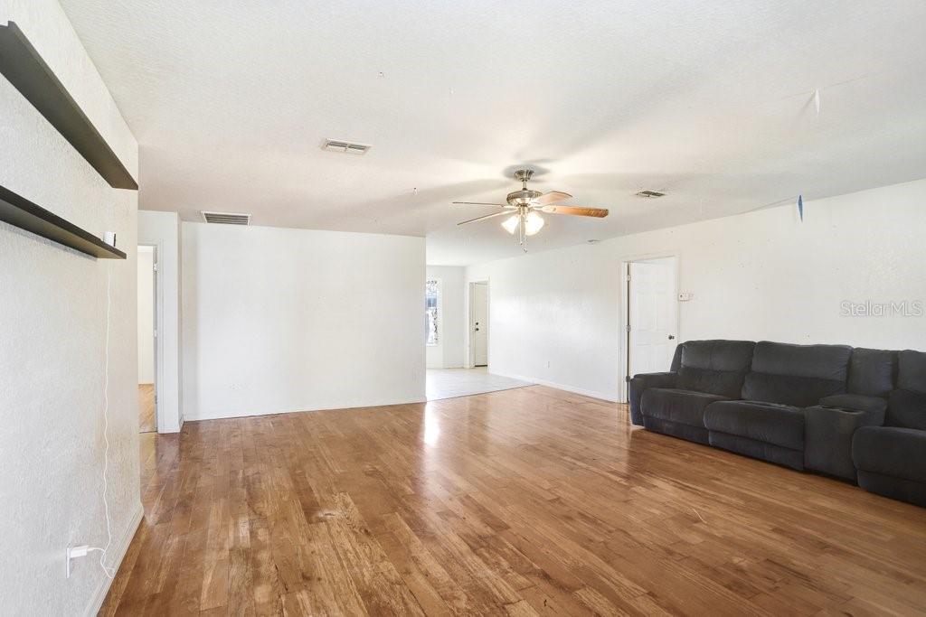 Image 7 of 26 For 7841 Royal Stewart Drive