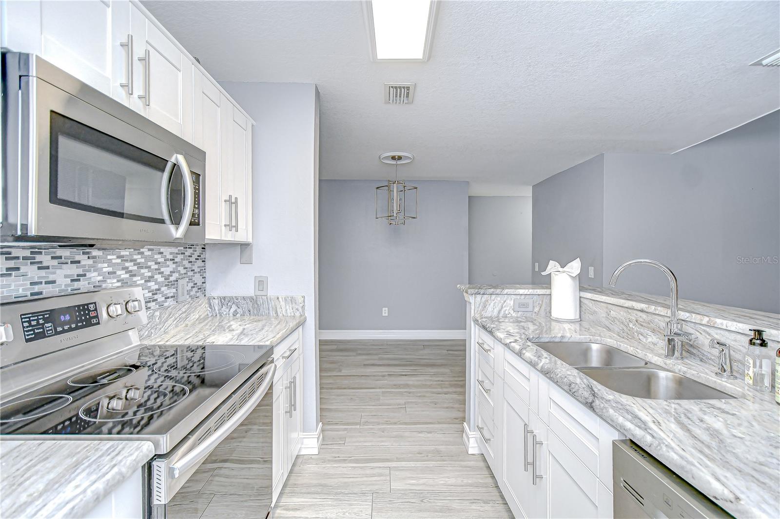 Image 11 of 40 For 9481 Highland Oak Drive 1506