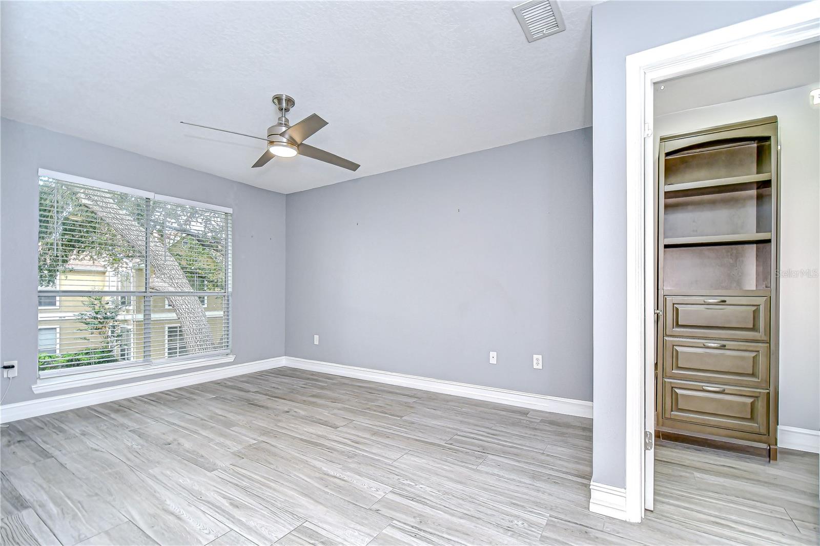 Image 15 of 40 For 9481 Highland Oak Drive 1506