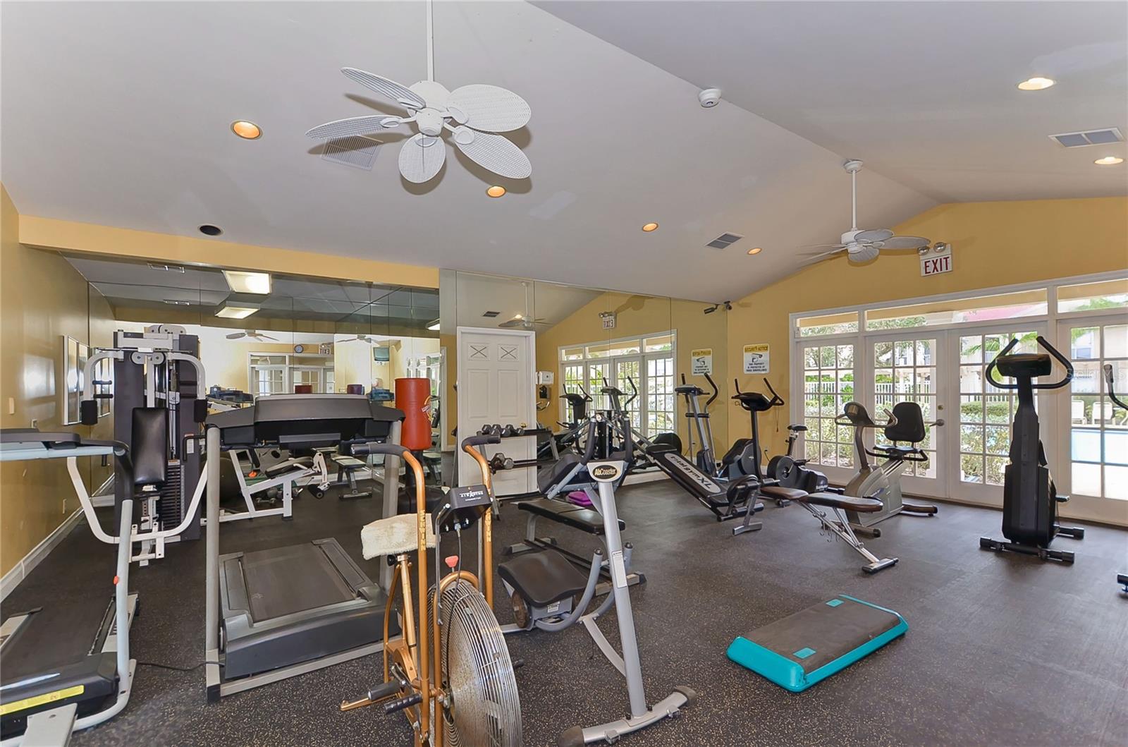Image 34 of 40 For 9481 Highland Oak Drive 1506