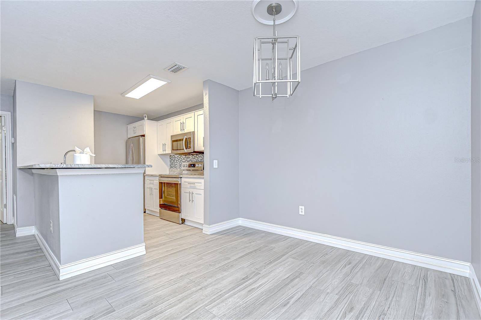 Image 5 of 40 For 9481 Highland Oak Drive 1506