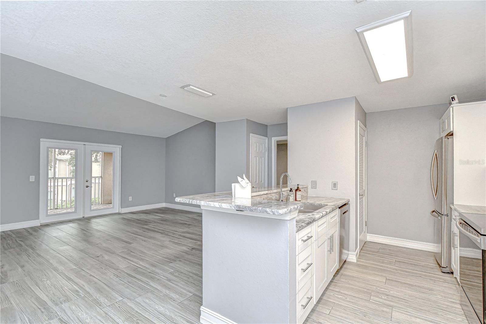 Image 7 of 40 For 9481 Highland Oak Drive 1506