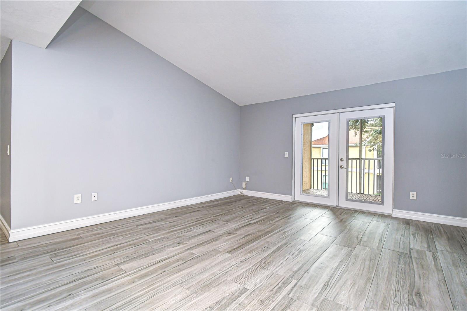 Image 9 of 40 For 9481 Highland Oak Drive 1506