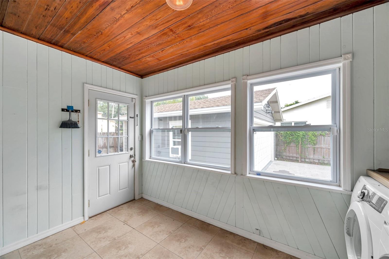 Image 19 of 55 For 1601 14th Street N