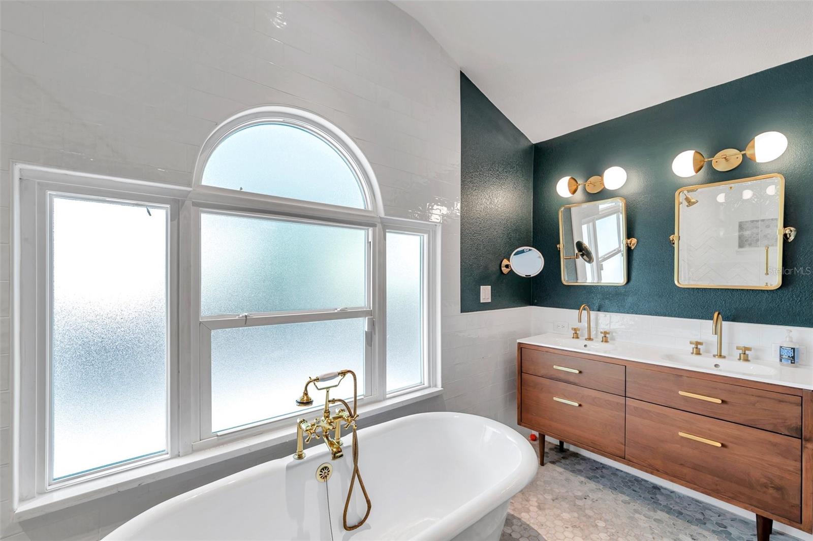 Image 33 of 55 For 1601 14th Street N