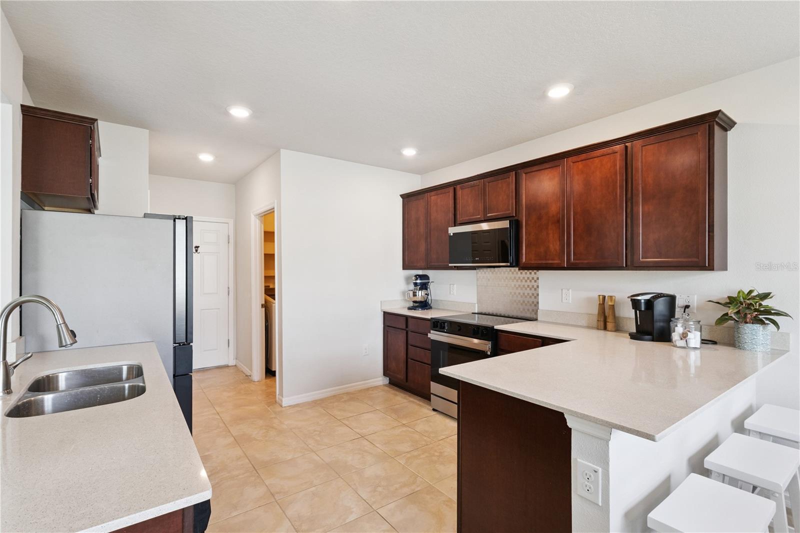 Image 14 of 47 For 6595 Ryestone Way
