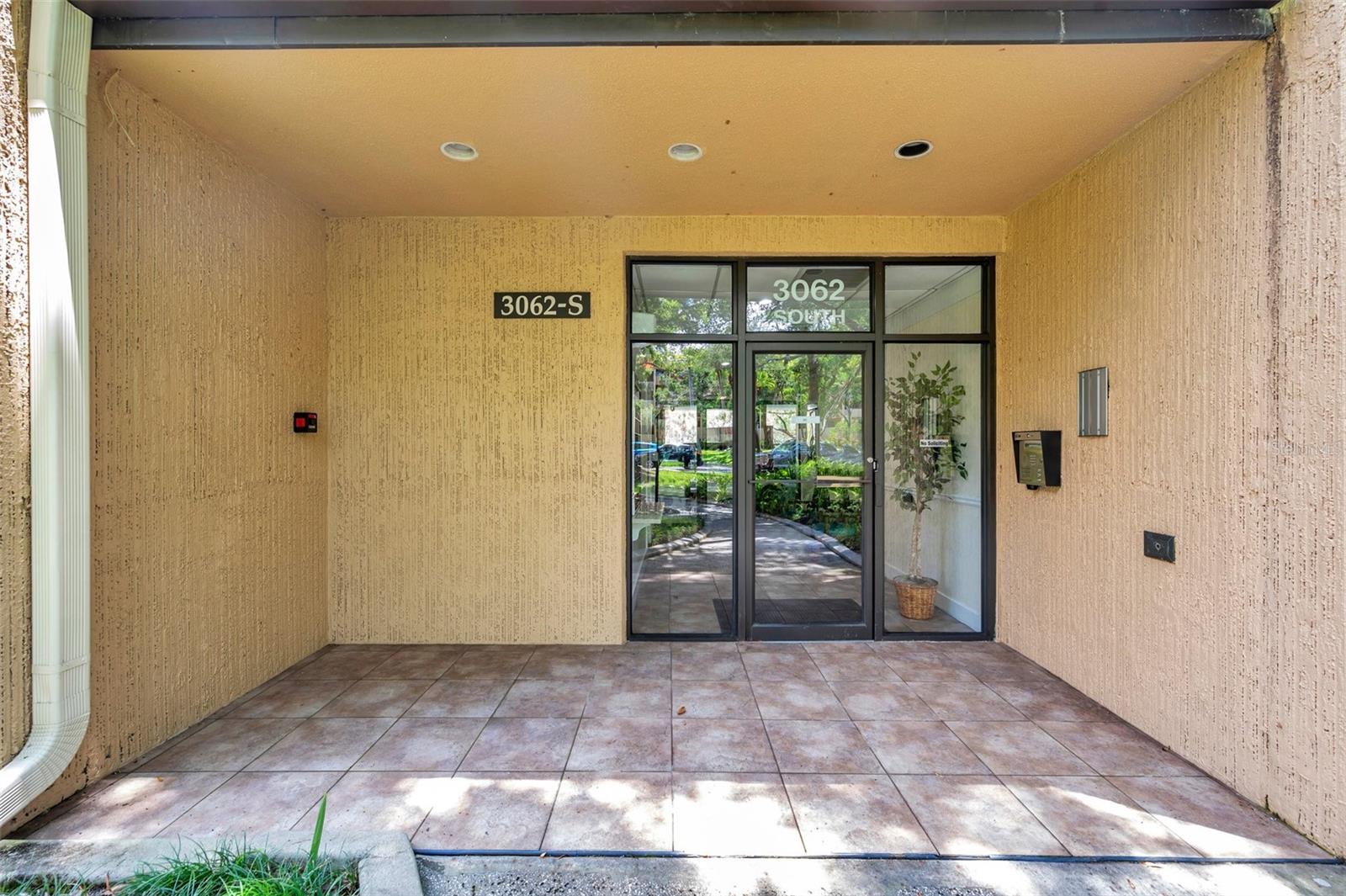 Image 3 of 45 For 3062 Eastland Boulevard 311