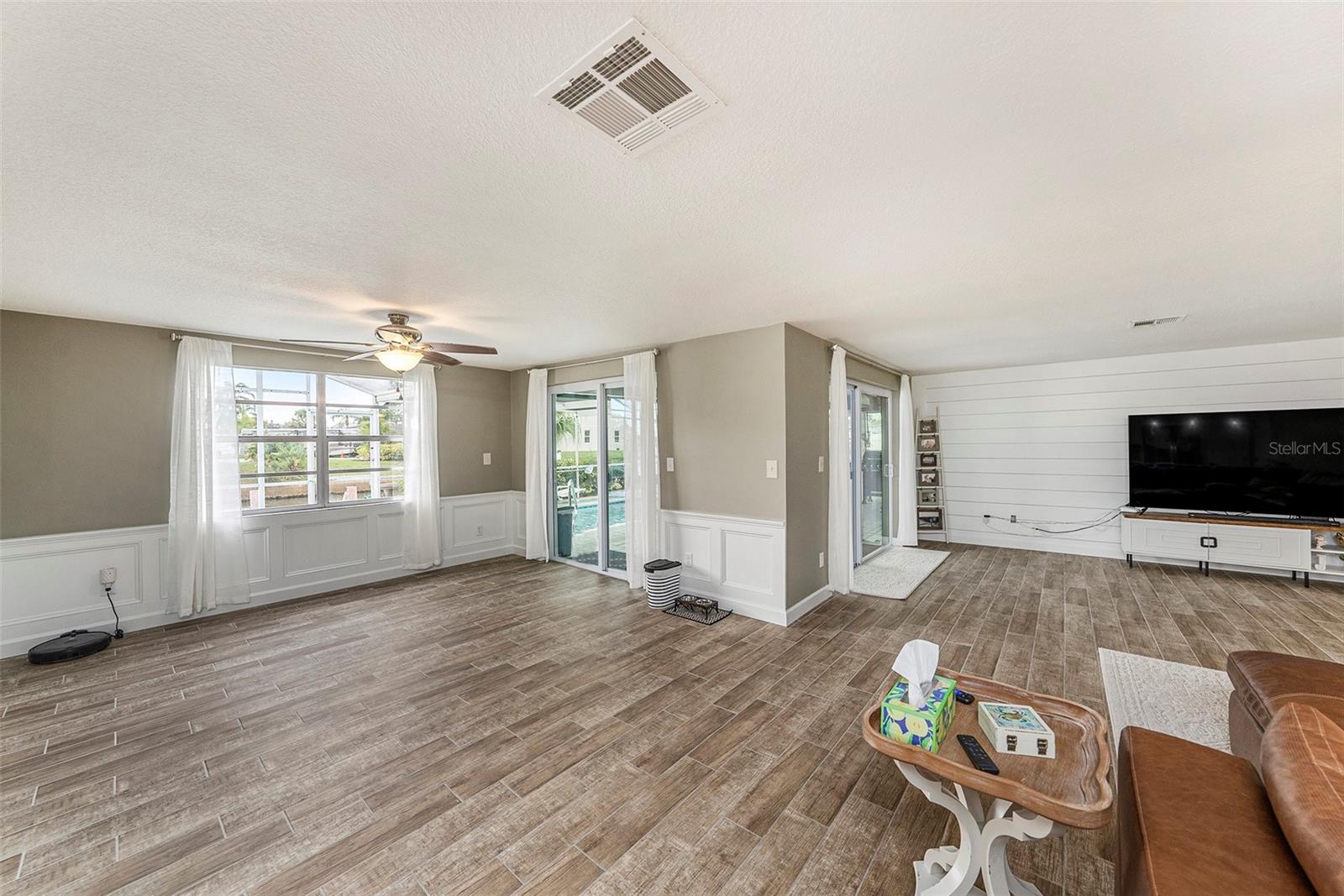 Image 11 of 29 For 15525 Old Dixie Highway