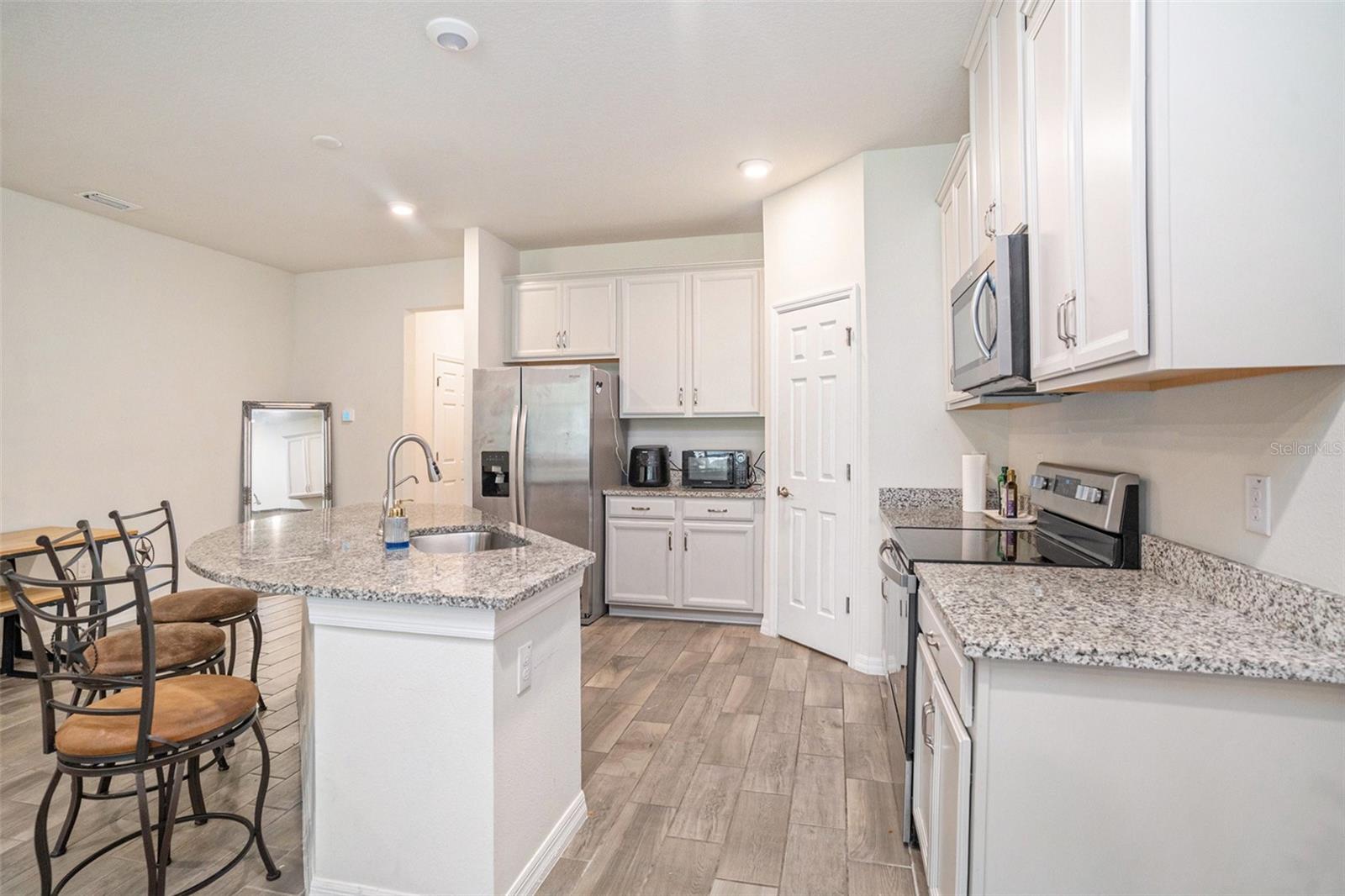 Image 11 of 33 For 2919 Grand Kemerton Place