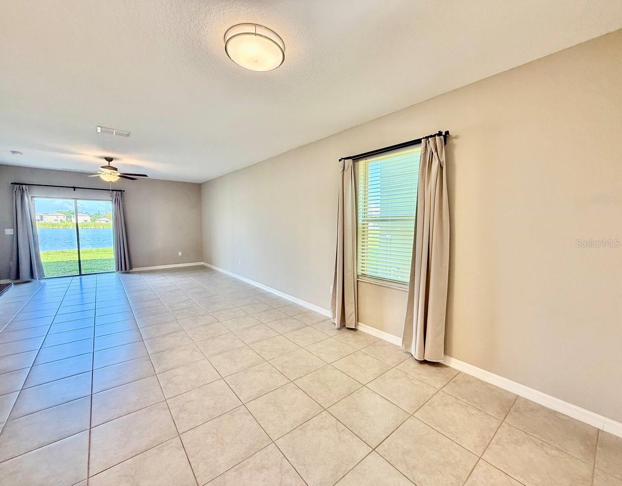 Image 7 of 45 For 1036 Royal Empress Drive