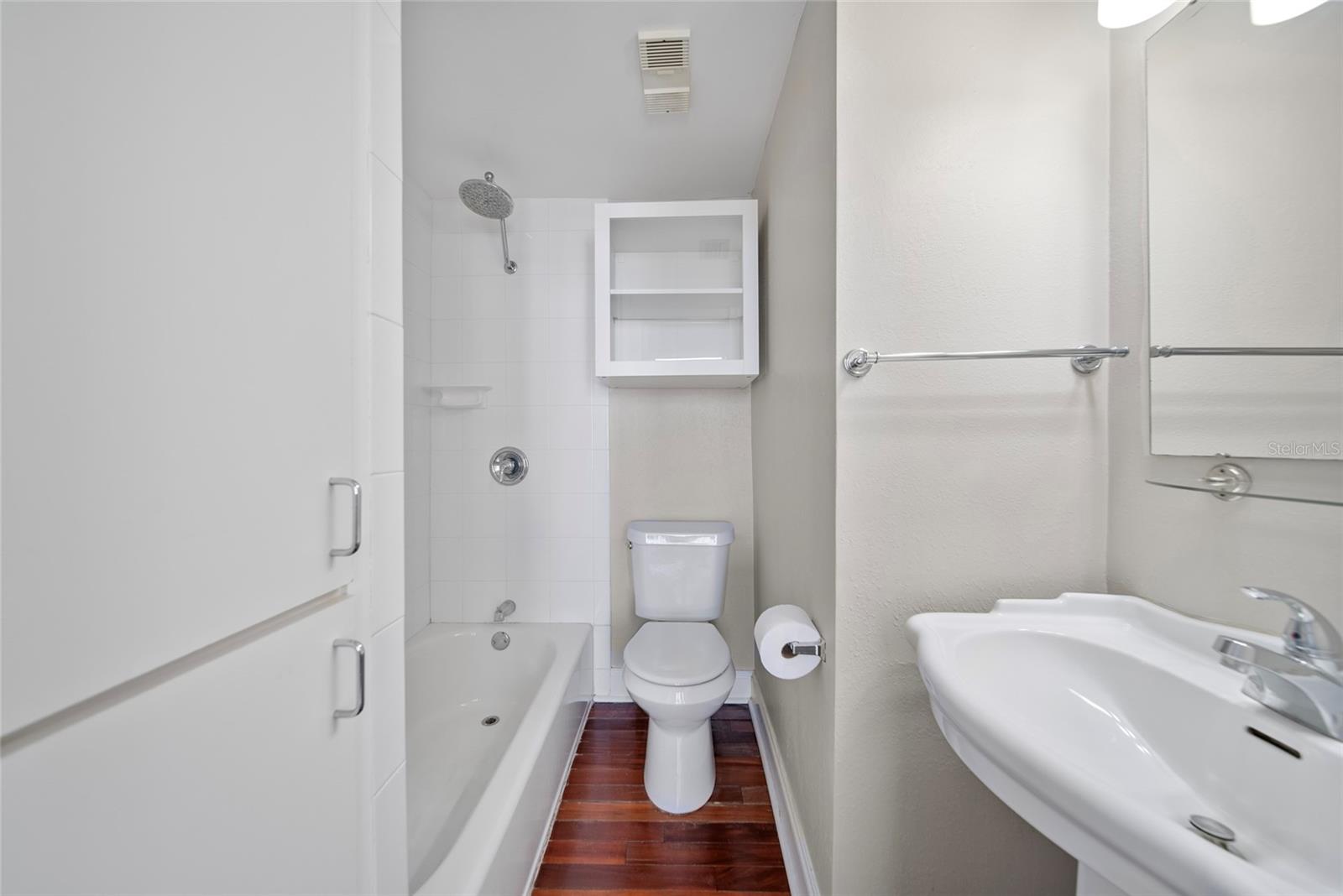 Image 24 of 30 For 2109 Bayshore Boulevard 909