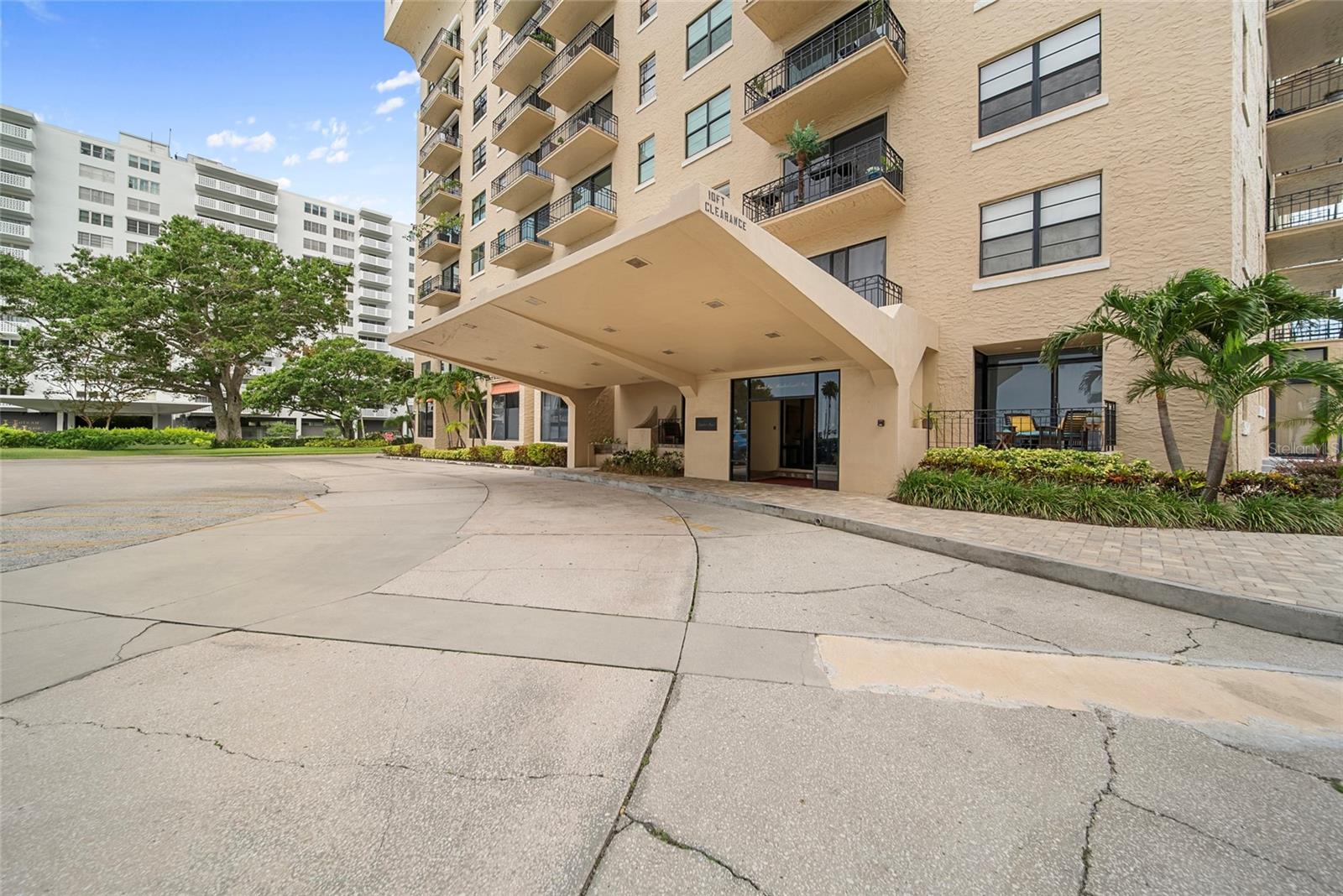 Image 3 of 30 For 2109 Bayshore Boulevard 909