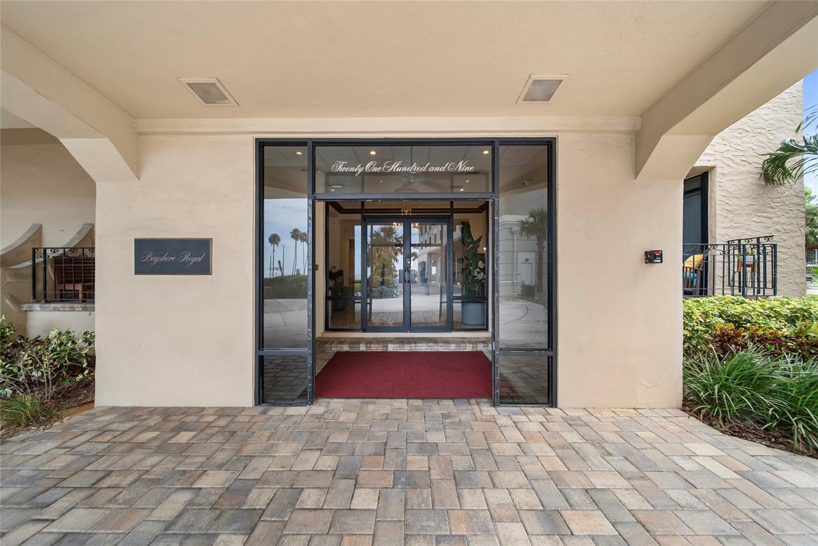 Image 4 of 30 For 2109 Bayshore Boulevard 909