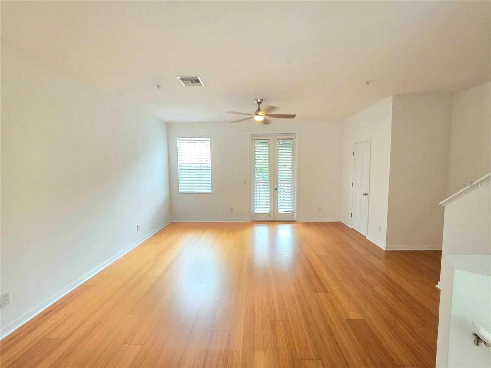 Image 18 of 30 For 3053 Pointeview Drive