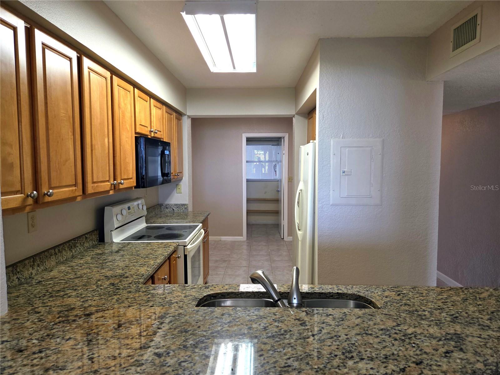 Image 7 of 39 For 5801 Bahia Del Mar Circle 113