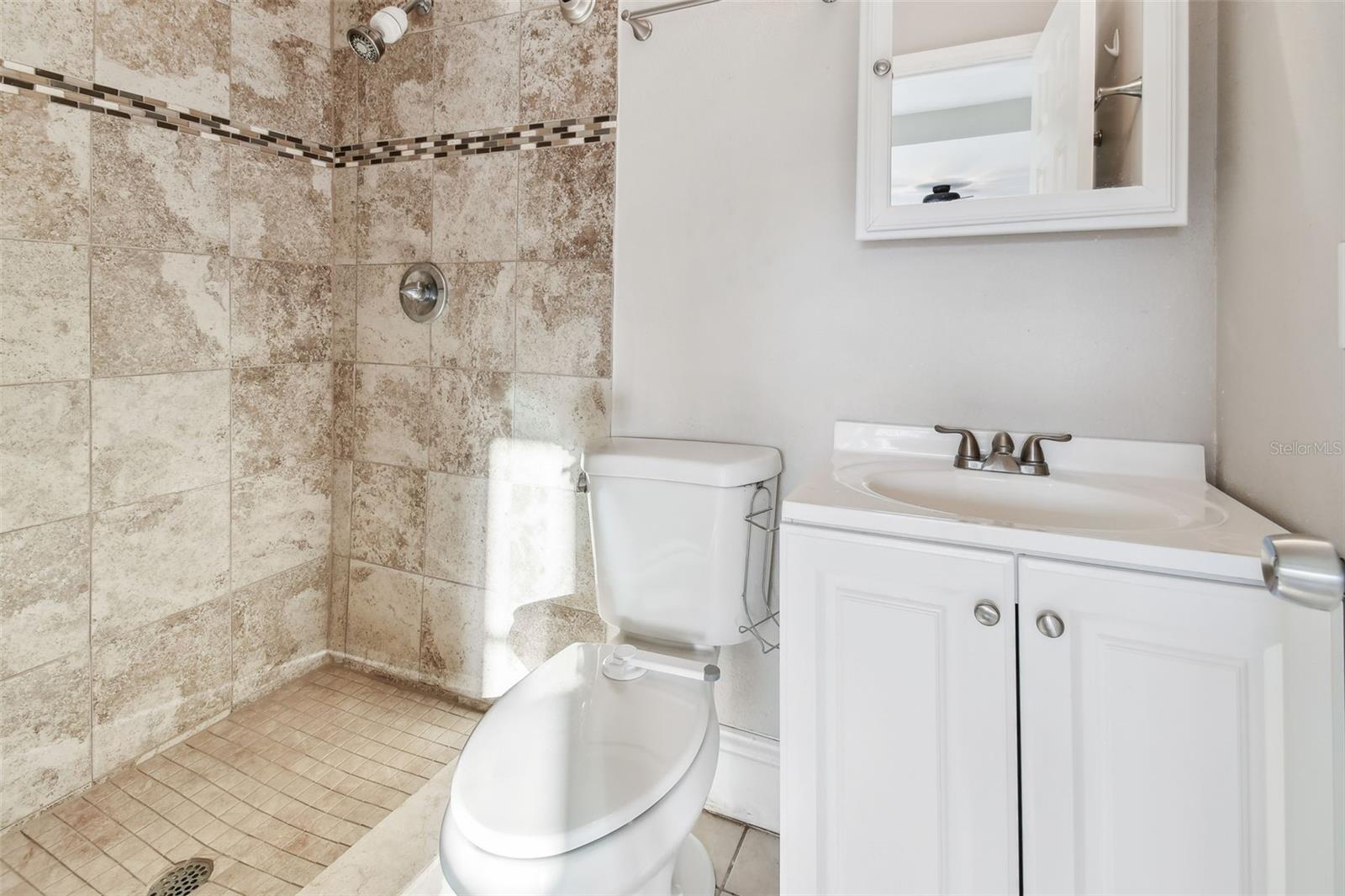 Image 14 of 24 For 937 26th Street N