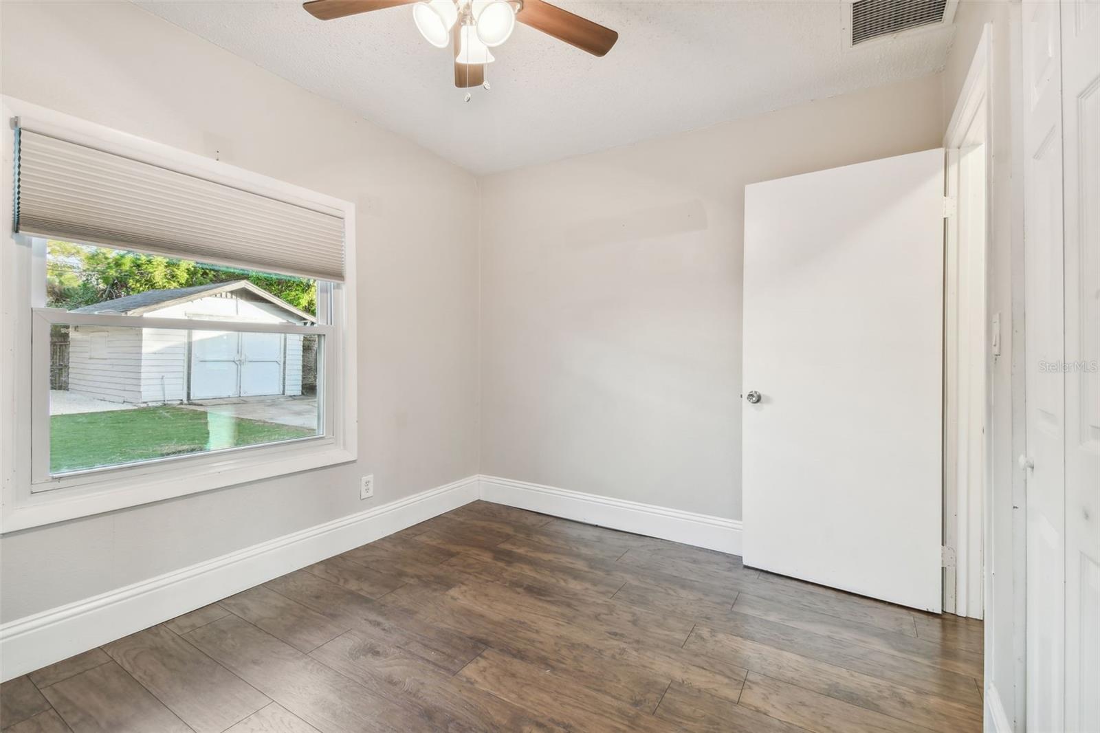 Image 21 of 24 For 937 26th Street N