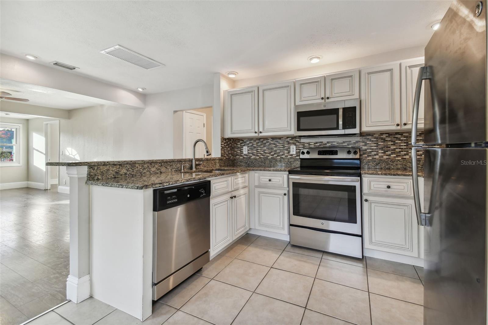 Image 7 of 24 For 937 26th Street N