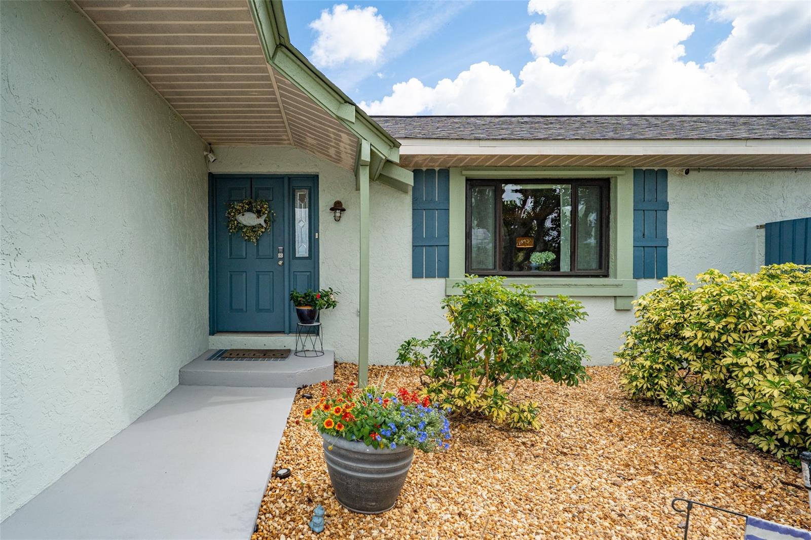 Listing photo id 13 for 909 Silver Palm Way