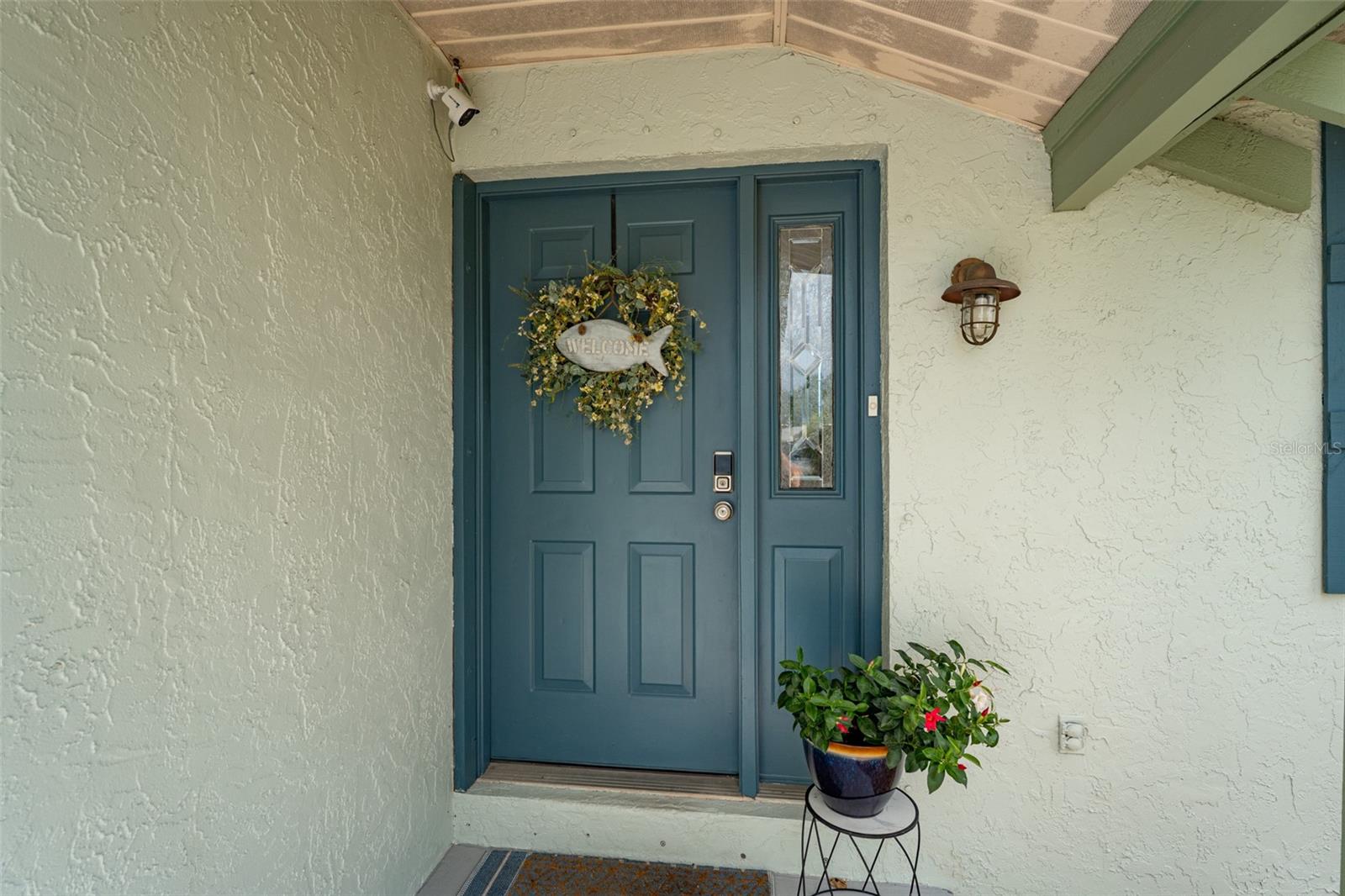 Listing photo id 14 for 909 Silver Palm Way