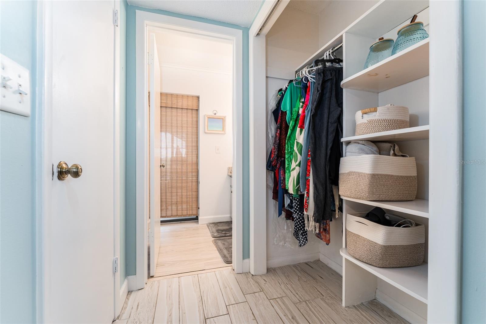 Listing photo id 36 for 909 Silver Palm Way