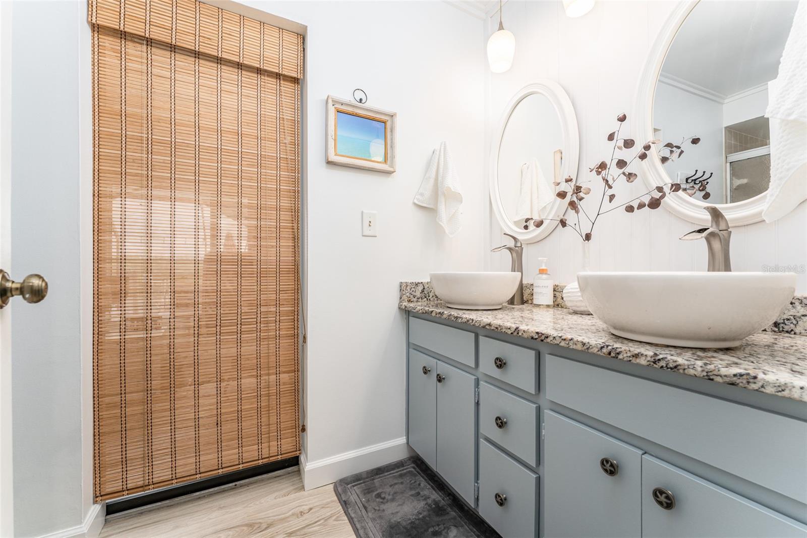 Listing photo id 37 for 909 Silver Palm Way