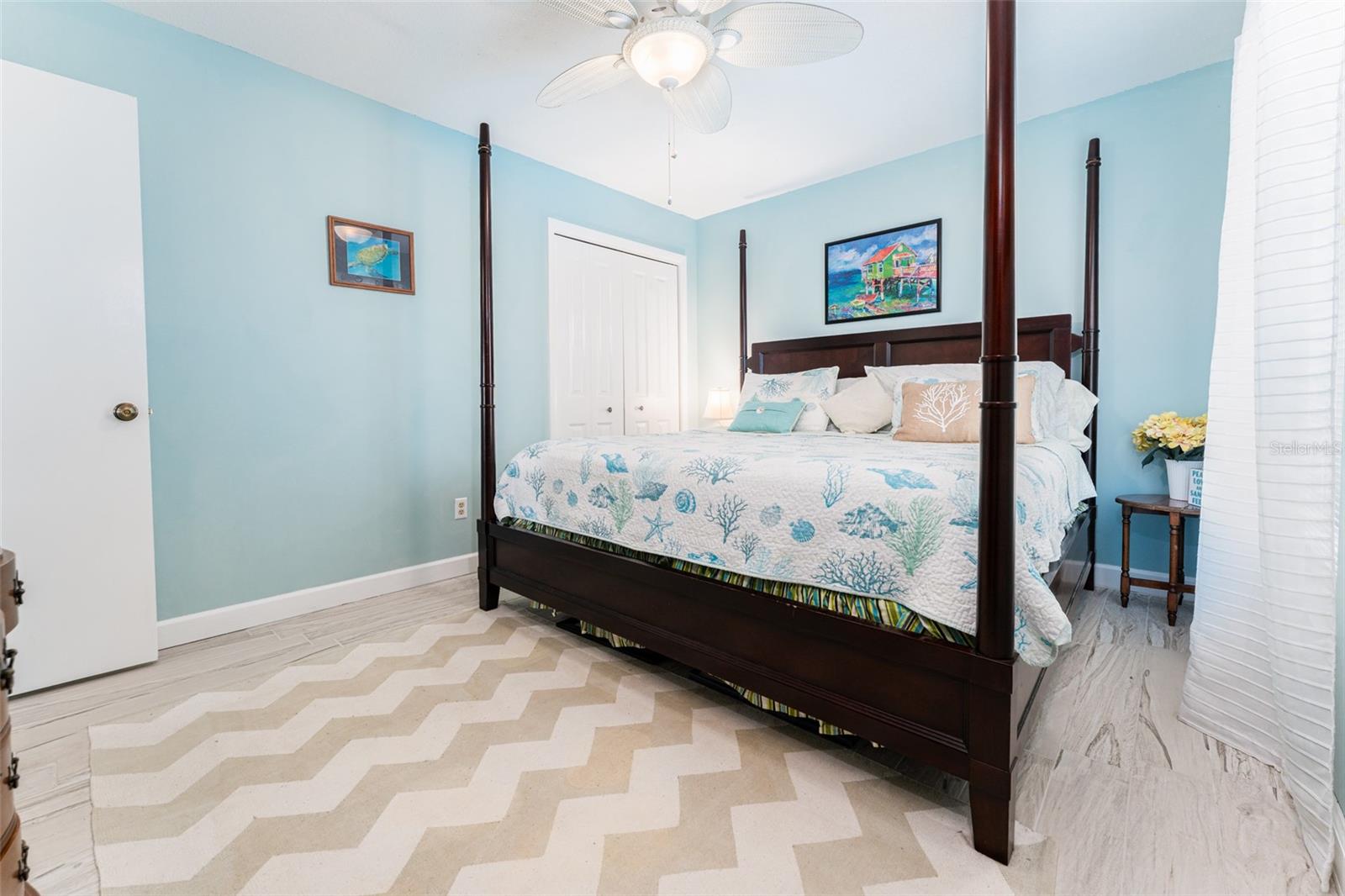 Listing photo id 39 for 909 Silver Palm Way