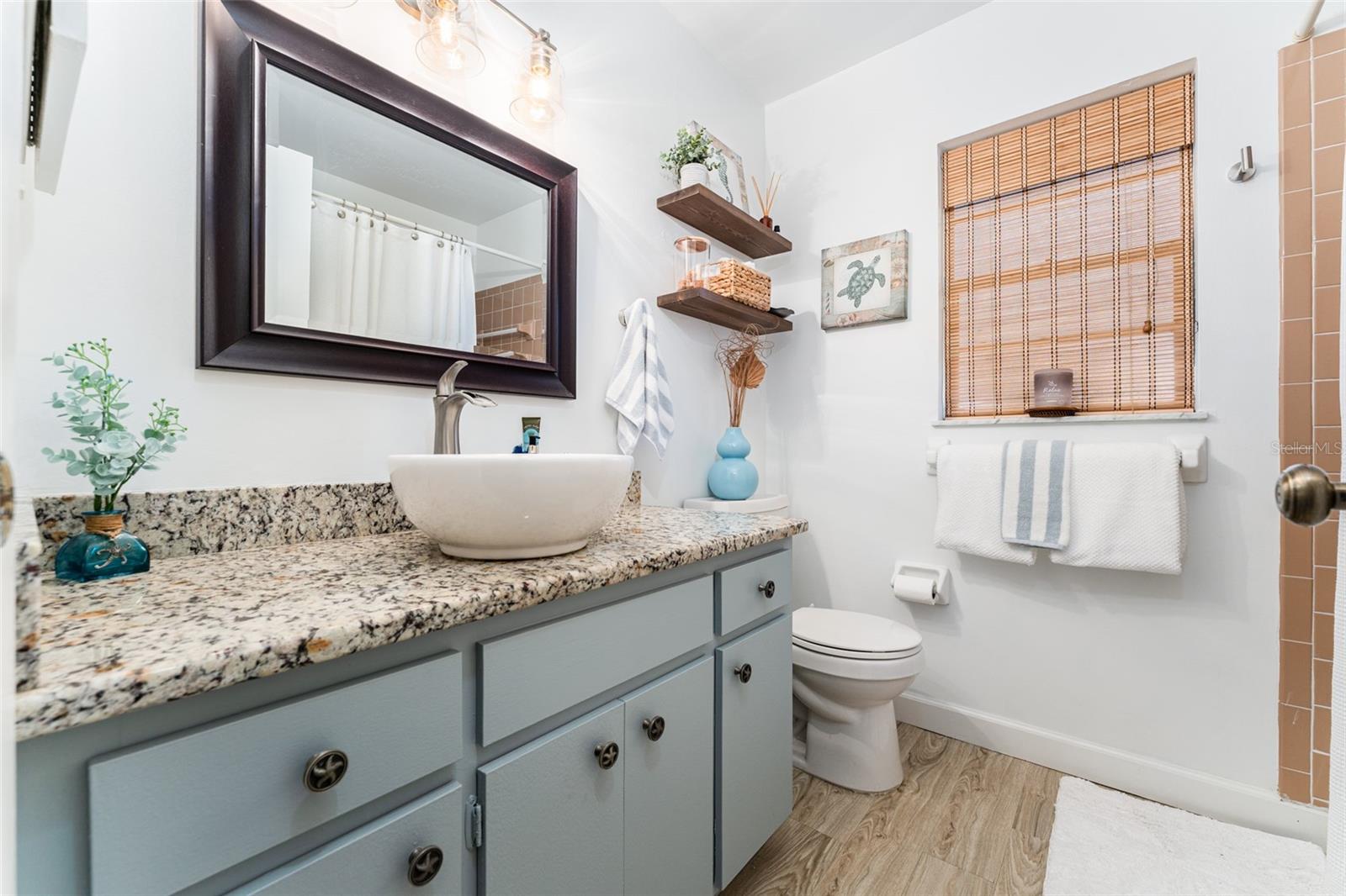 Listing photo id 41 for 909 Silver Palm Way