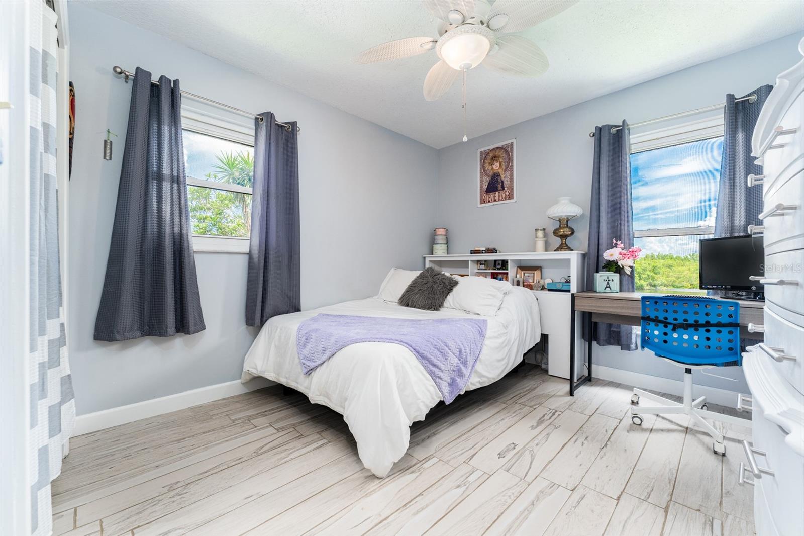 Listing photo id 43 for 909 Silver Palm Way