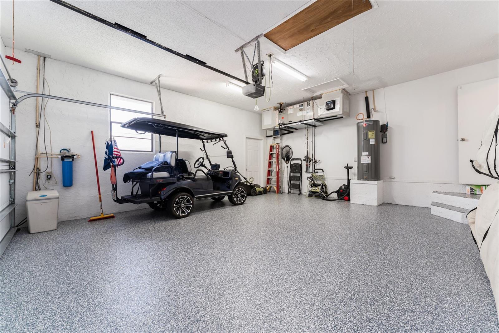 Listing photo id 44 for 909 Silver Palm Way
